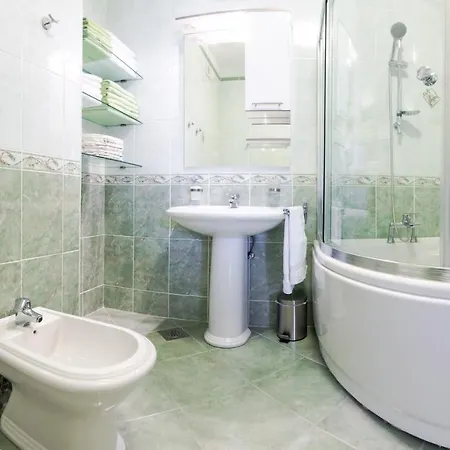 Family With Huge Terrace And Hot Tub - Franka Apartment Split