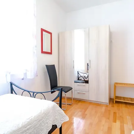 Family With Huge Terrace And Hot Tub - Franka Apartment