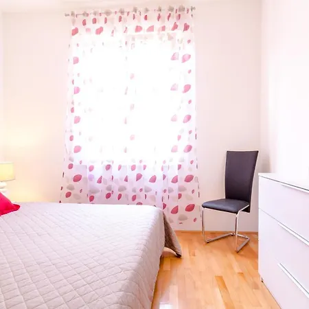 Family With Huge Terrace And Hot Tub - Franka Apartment *