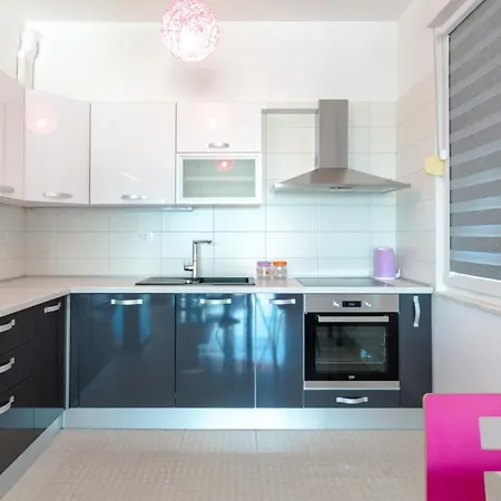 Family With Huge Terrace And Hot Tub - Franka Apartment *