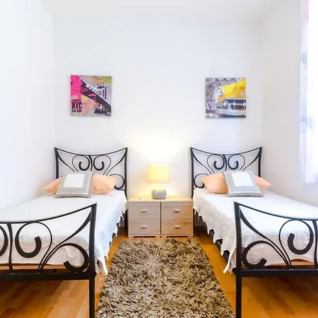 Family With Huge Terrace And Hot Tub - Franka Apartment *