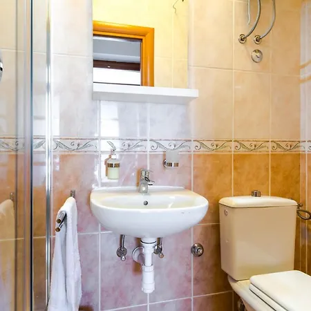 Family With Huge Terrace And Hot Tub - Franka Apartment *