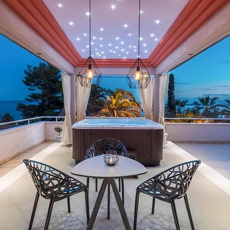 Family With Huge Terrace And Hot Tub - Franka Apartment *