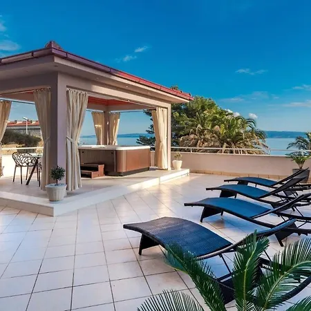 Family With Huge Terrace And Hot Tub - Franka
