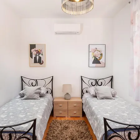 Family With Huge Terrace And Hot Tub - Franka Apartamento Split