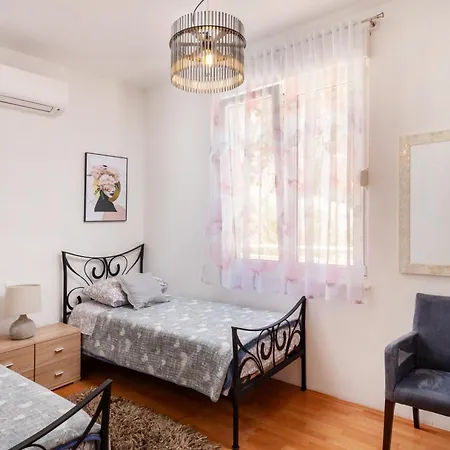 Apartment Family With Huge Terrace And Hot Tub - Franka Split