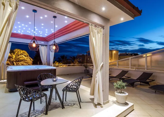 Family With Huge Terrace And Hot Tub - Franka Apartamento