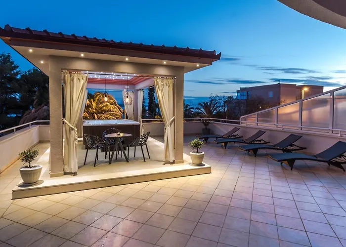 Apartamento Family With Huge Terrace And Hot Tub - Franka Split