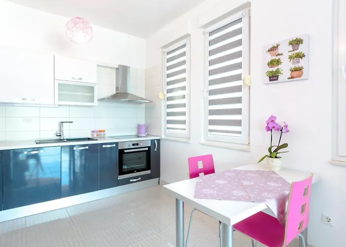 Family With Huge Terrace And Hot Tub - Franka Apartamento