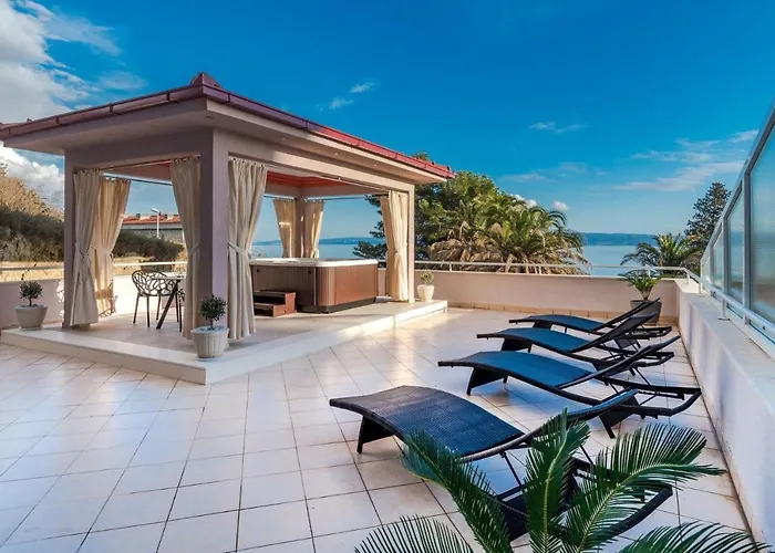Family With Huge Terrace And Hot Tub - Franka